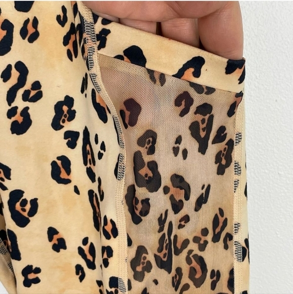 Fabletics lepord leggings - Picture 4 of 4